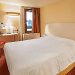 Kyriad Lyon Sud - Genis Laval Hotel 3*