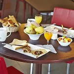 Kyriad Lyon Sud - Genis Laval Hotel 3*