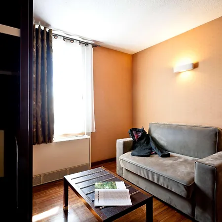 Kyriad Lyon Sud - Genis Laval Hotel 3*