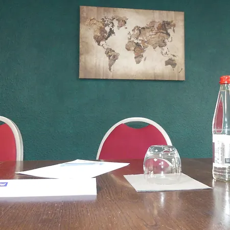 Hotel Kyriad Lyon Sud - Genis Laval 3*