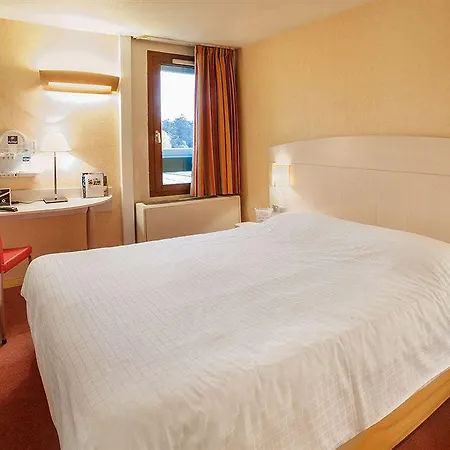 Kyriad Lyon Sud - Genis Laval Hotel 3*