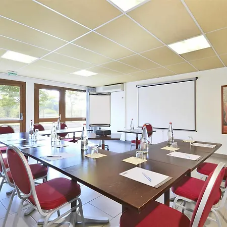 Kyriad Lyon Sud - Genis Laval Hotel 3*
