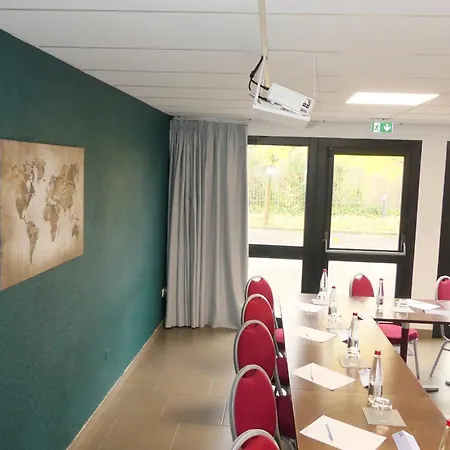 Hotel Kyriad Lyon Sud - Genis Laval 3*