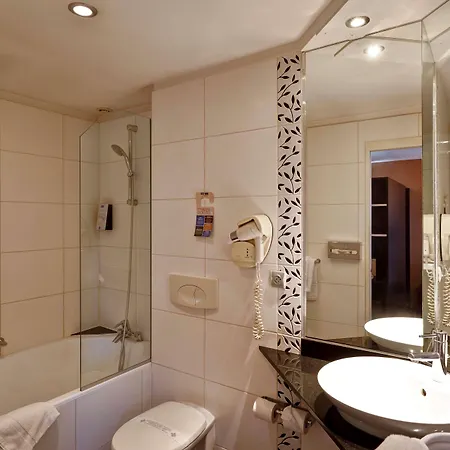 Hotel Kyriad Lyon Sud Genis Laval