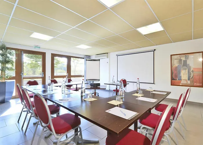 Kyriad Lyon Sud - Genis Laval Hotel 3*