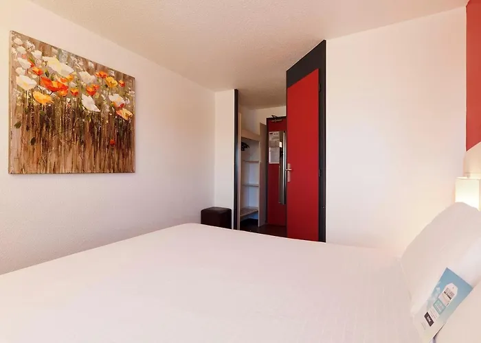 Kyriad Lyon Sud - Genis Laval Hotel 3*